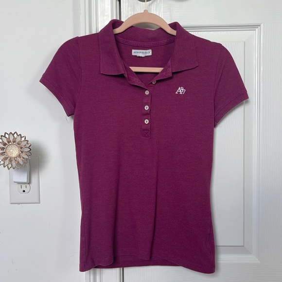 Girls polo shirt, maroon, medium, from Aeropostale, and in great condition. - Picture 1 of 2